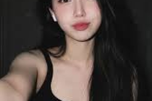 女主浮出水面！马克龙被爱妻“掌掴”线岁身姿饱满