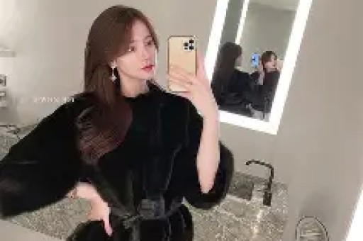 这个坚强面对绝症的少女形象不仅让