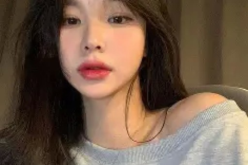刚分手一周！八卦媒体爆料：维尼修斯在私人场所与数位女性聚会